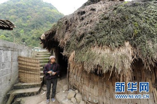 ����ʡ������ɽ���ƽ��Ū���飬66��Ĵ����ɶ���վ���ԼҾ�ס�ķ���ǰ�����Ͷ�������ס��é�ݷ����м�ʮ����ʷ��������֦����Ƭƴ�ɵ�(3��22����)�� �»������ ���� ��