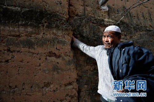 ����ʡ�������������ׯ�壬�����������ս�������Ѿ��ѷ��ǽ�壬��Ϊû��Ǯ���ޣ�һ��������ס��Σ����(3��15����)�� �»������ �±� ��