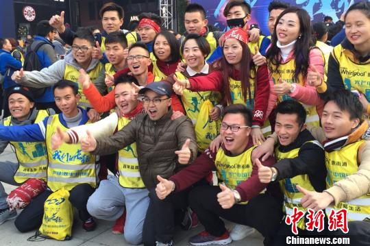 ���պϷʵ�6��ٹ�������1���ںϷʻ������ߡ�����������