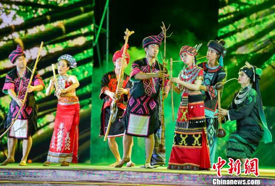 30������2017�꺣���������崫ͳ���ա������������᳡��Ļʽ�����������������������������������������㳡ʢ����Ļ��ͼΪ��Ļʽ�����ֳ��������Ʒ� ��