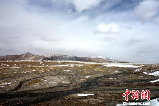 图为昆仑山水源地。 孙睿 摄 图为昆仑山水源地。 孙睿 摄