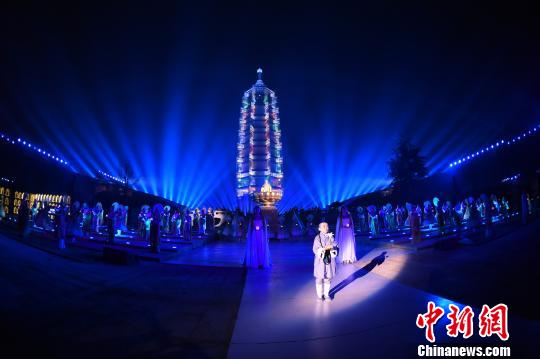 �Ͼ��󱨶�������ʵ����硶����ʢ�䡷 ��������ǰ������塣�������� ��