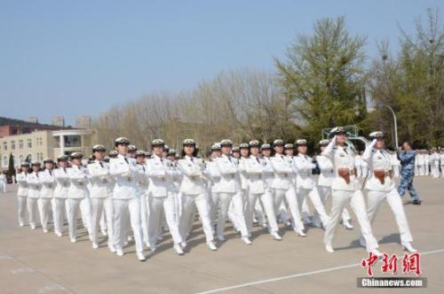 4��23�գ�����������Ϊ��ף���񺣾�����68���꣬����������ͧѧԺ�ٰ���ף�������ı��߾�У�����ջ��ͼΪŮ�ӷ��ӡ� ��������� ���� ��