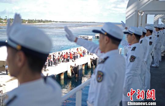 8��20�գ��й�������ƽ����ҽԺ������ʻ������Ŭ�Ⱒ�巨��ʱ��ҽ����Ա�ڼװ���ָ�𡣡���ɽ ��